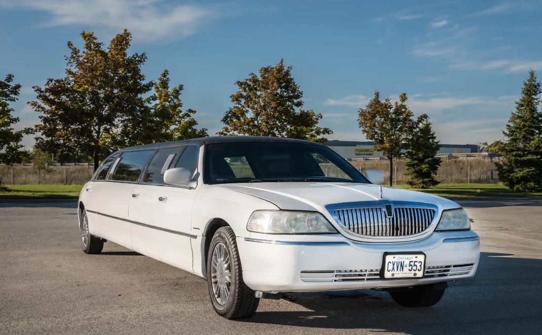 8 Passenger Lincoln Stretched Towncar